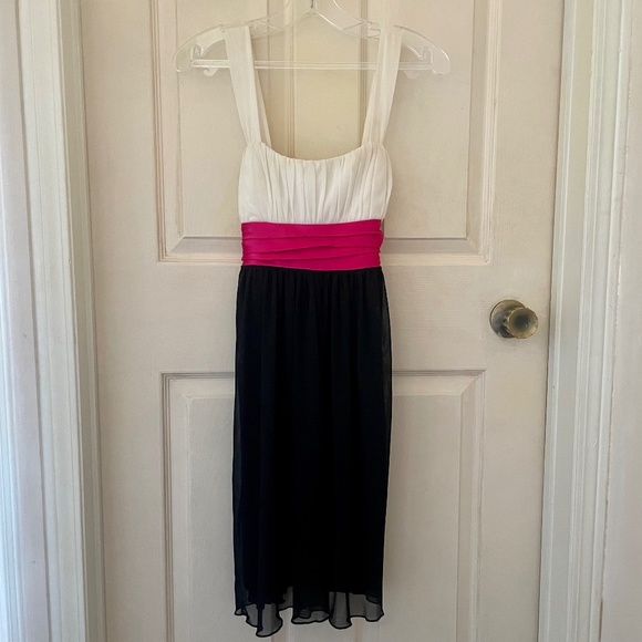 Black/White Babydoll Dress (Semi-Formal) - Picture 2 of 7